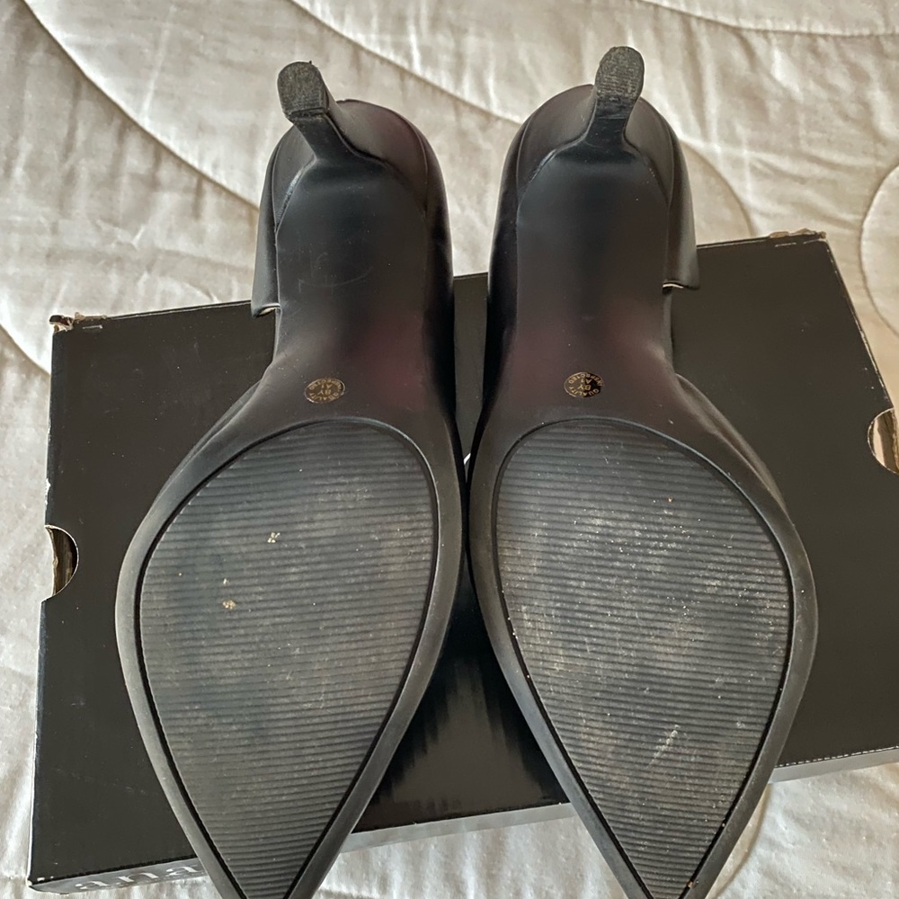 Woman’s ANA CLAIRE black heels - Picture 2 of 5